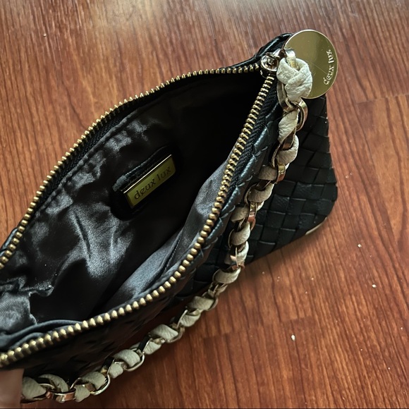 Deux Lux Black Woven wristlet with white trim and chain handle - Picture 4 of 7